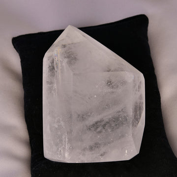 Transparent Clear Quartz crystal, radiating pure and vibrant energy, symbolizing clarity and spiritual growth.