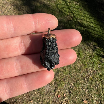 Black Tektite Crystal Pendant, Handcrafted Black Tektite Pendant for spiritual growth, Cosmic energy Black Tektite Crystal Necklace, Protective Black Tektite Pendant with grounding properties